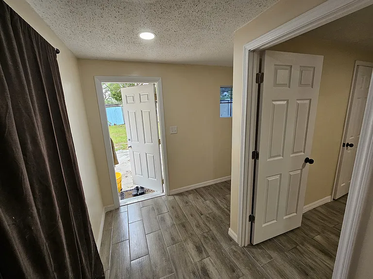 S Sunland Dr — Photo 8