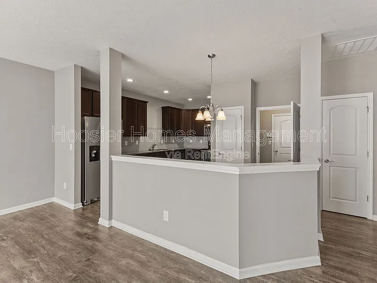 556 Dylan Dr — Photo 13