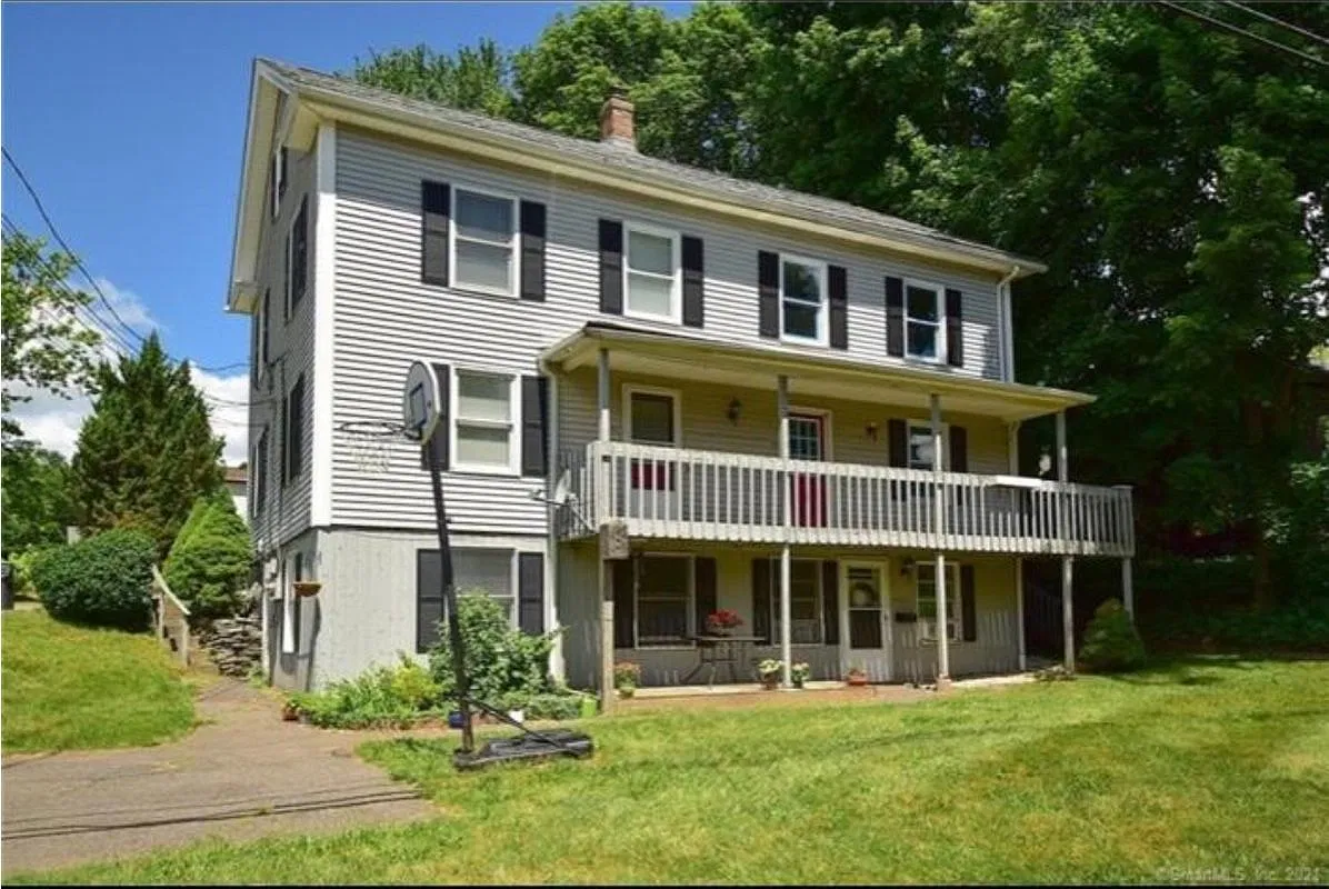 3 bed, 2.0 bath, 1716 sqft, $2,200 — Photo 1