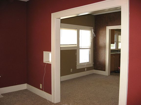 Large rooms throughout! Owner just put in NEW carpet!