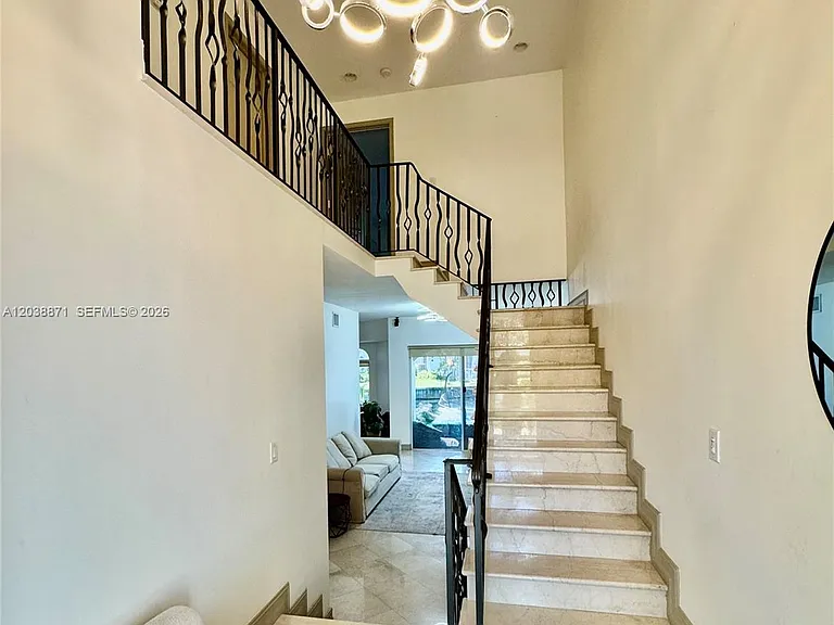 3016 NE 210th St — Photo 2
