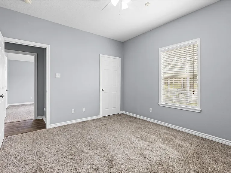 140 Meadowview Dr — Photo 15