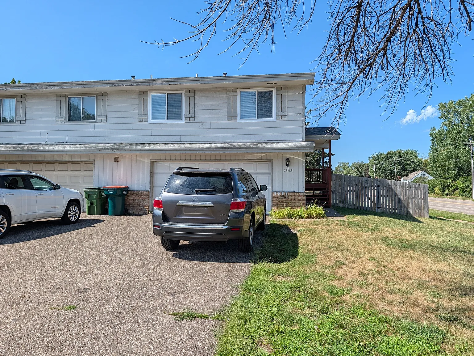 3 bed, 1.5 bath, 2400 sqft, $2,500 — Photo 2