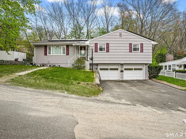 7 Newport Drive, Waterbury, CT 06705