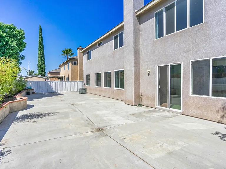 13569 Kiwi Ave — Photo 23