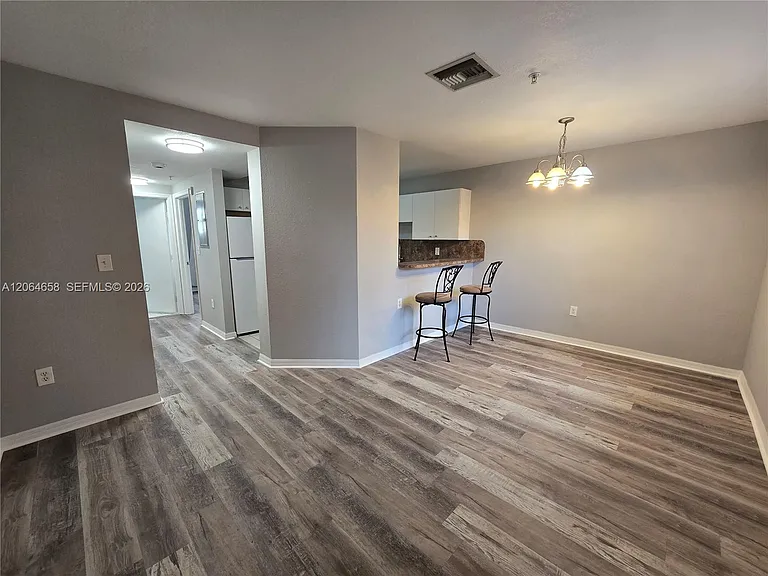 1627 NW 18th St #403 — Photo 2