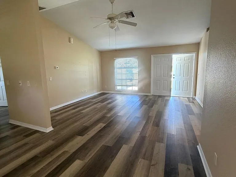 1137 NW Juanita Pl — Photo 3