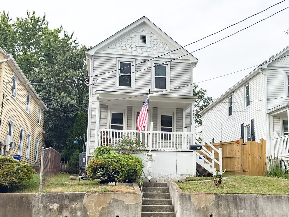 Adorable historic Home in Downtown!