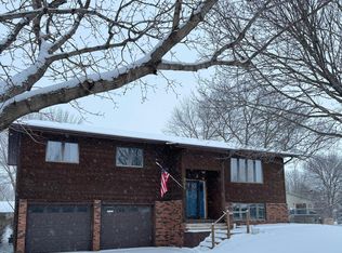 505 Garden Cir, Marshall, MN 56258