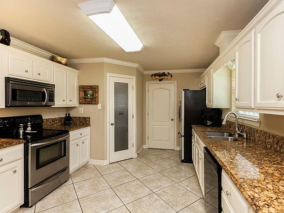 5th image of 9930 Holly Dr