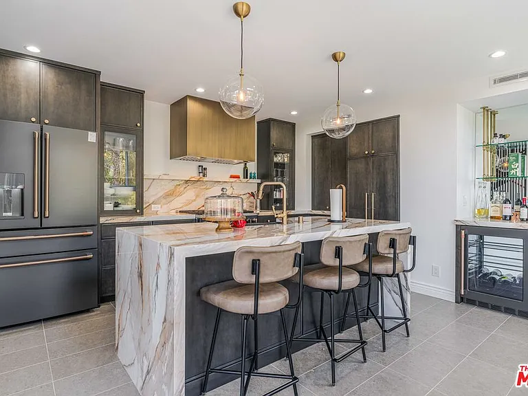 30 Reef St #2 — Photo 13