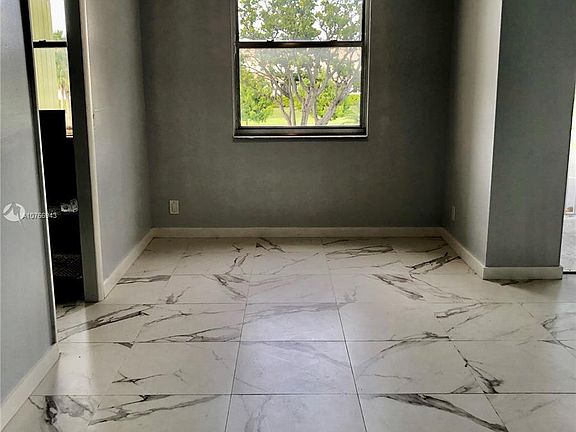 4th image of 4400 Hillcrest Dr APT 219C