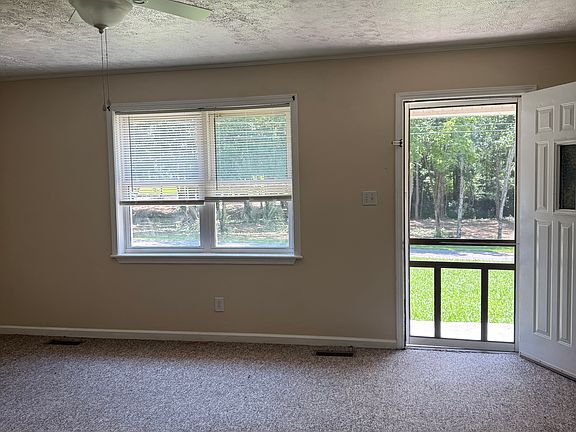 3rd image of 210 Oak St