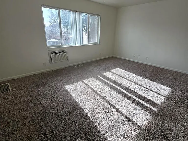 Murray Hill Apartments — Photo 32