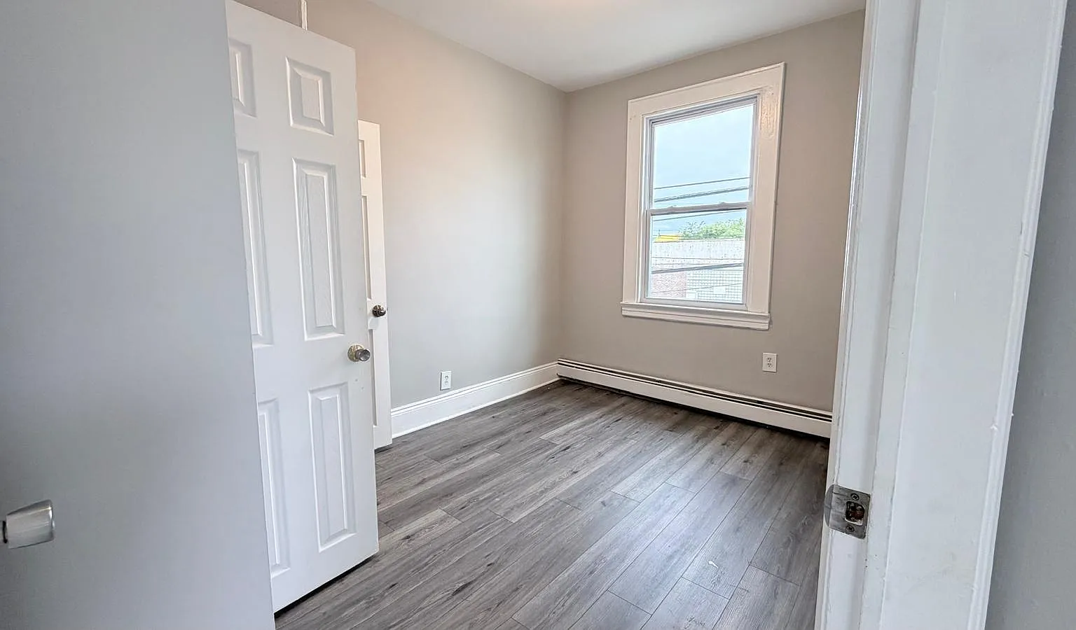 2224 E Edgar Rd — Photo 3