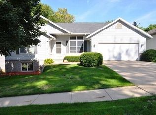 1811 Greentree Ct NW, Cedar Rapids, IA 52405