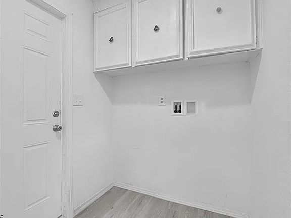 5th image of 332 Sir Jeffery Cir