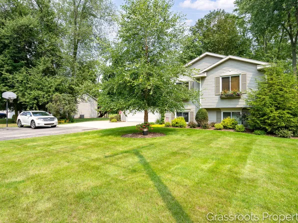 11328 56th Ave, Allendale, MI 49401