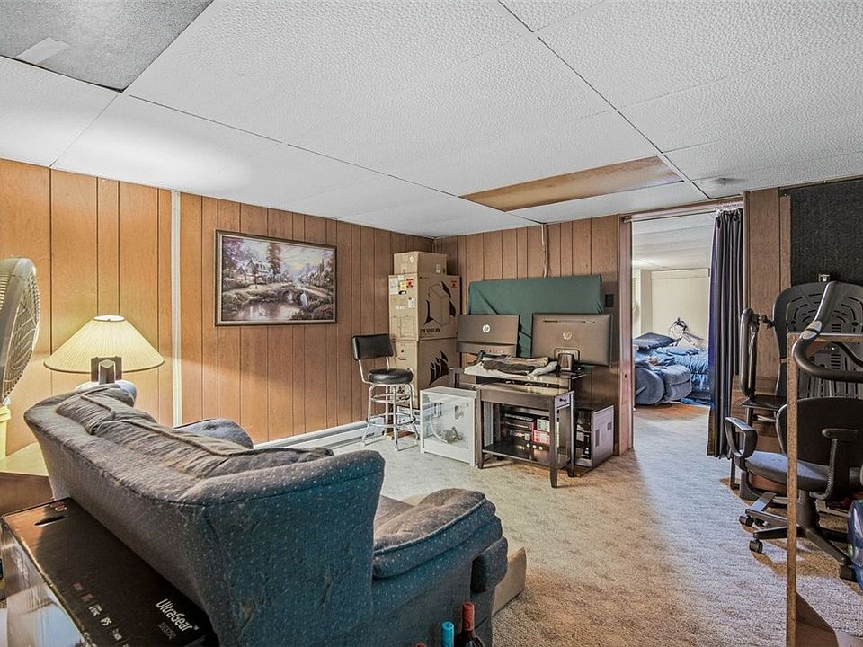 2nd image of 2700 Manistee Pl