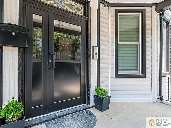 3rd image of 24 Belmont Ave Floor 2