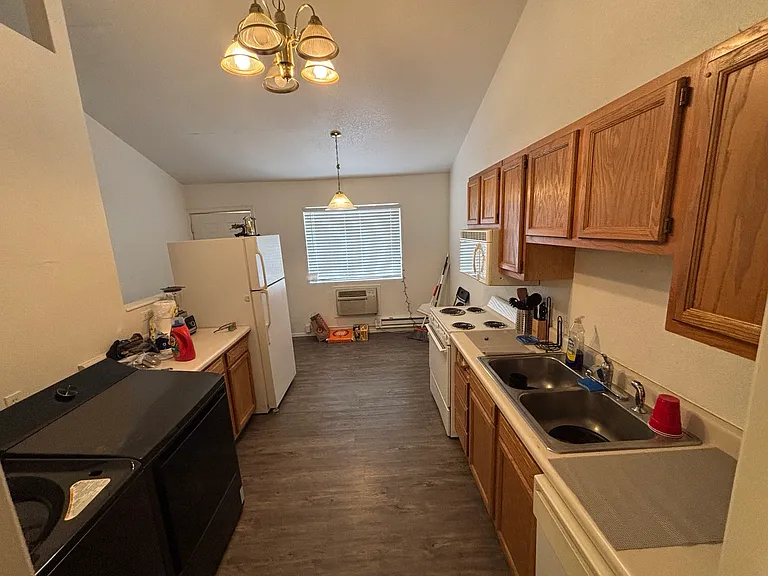 1711 Oakshire Ln #B — Photo 2