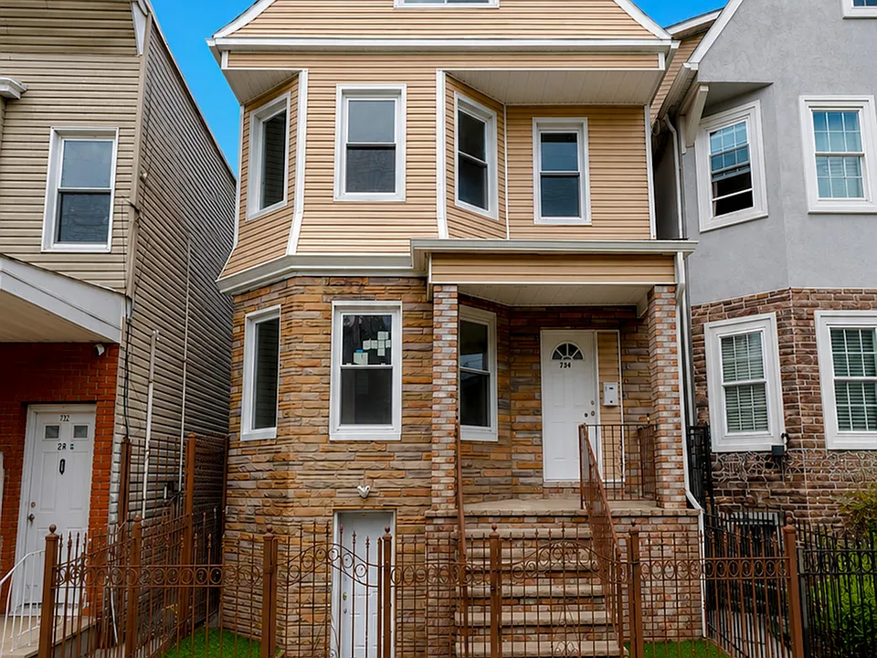 734 Summer Ave #1