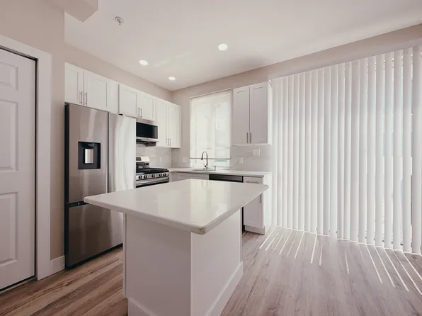 2720 W Thompson St, Philadelphia, PA