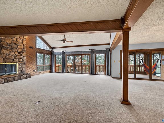 5th image of 161 Stoneway Trl