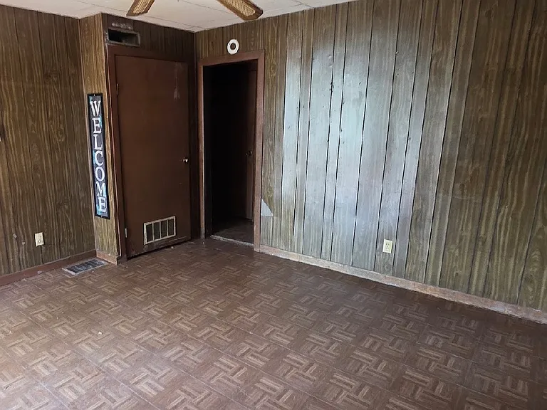 2448 E Wood St — Photo 2