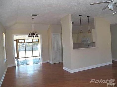 living/dining area