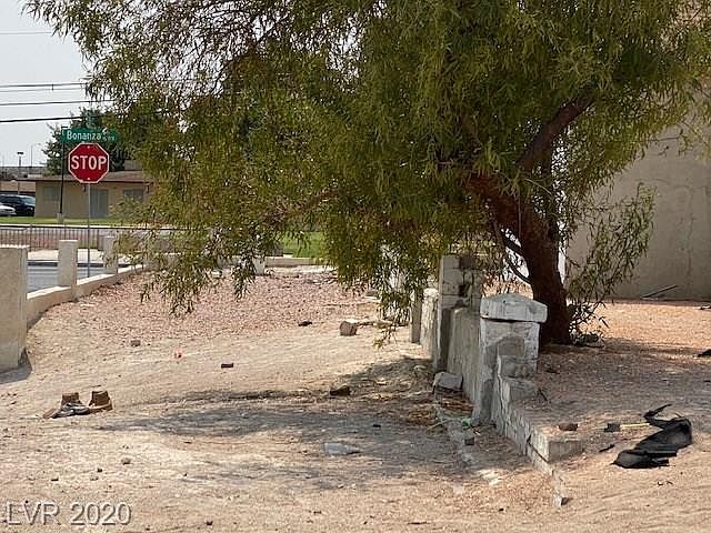 2nd image of 1021 E Bonanza Rd