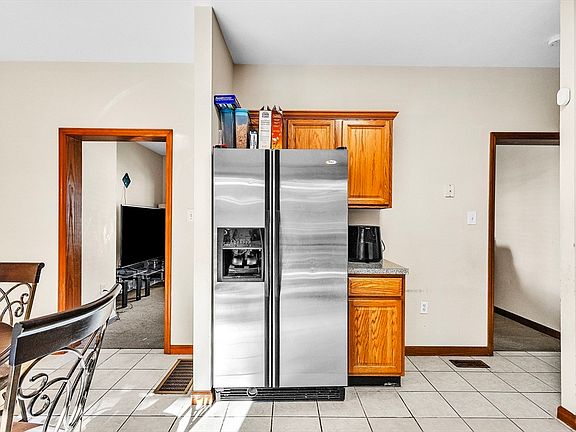 4th image of 21 Arrowsic St