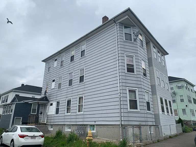 27 Granby Rd — Photo 3