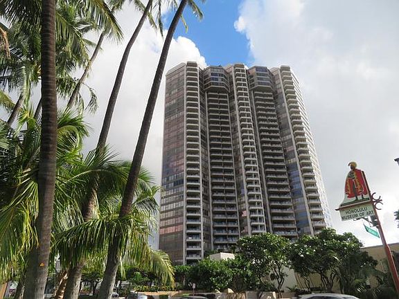 1221 Victoria Street