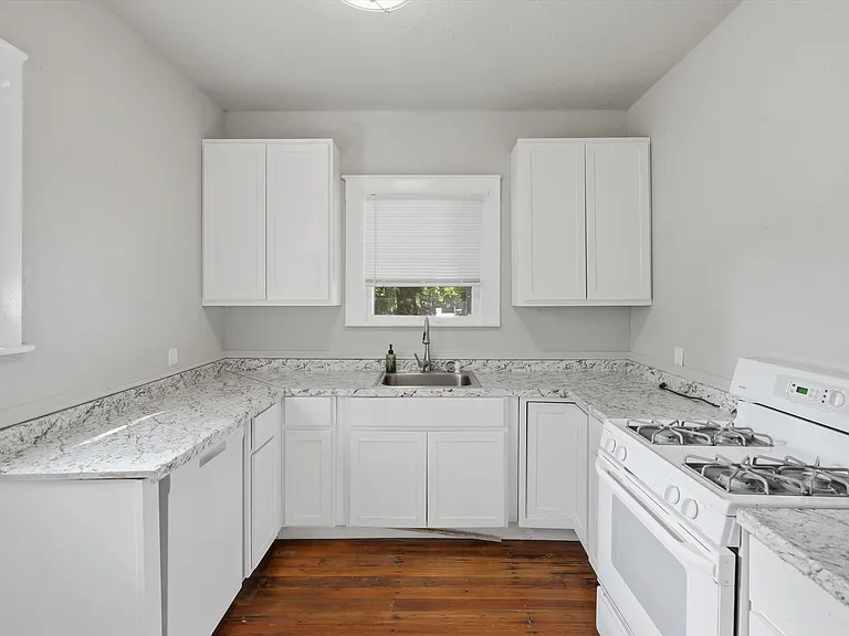 411 Poindexter Ave — Photo 10