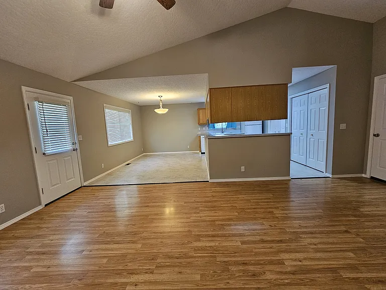 5214 W Castle Dr — Photo 6