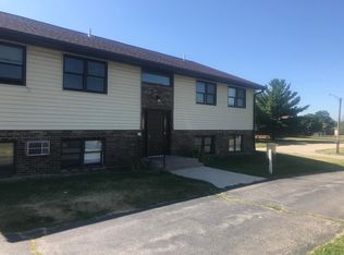 4113 Beach St, Rockford, IL 61108