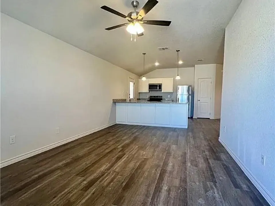 113 Dolphin Dr #1
