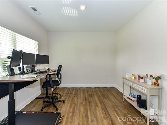 5th image of 4129 Allenby Pl