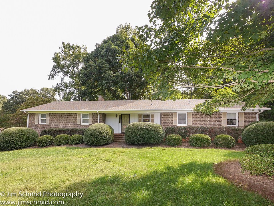All brick home w/landscaping
