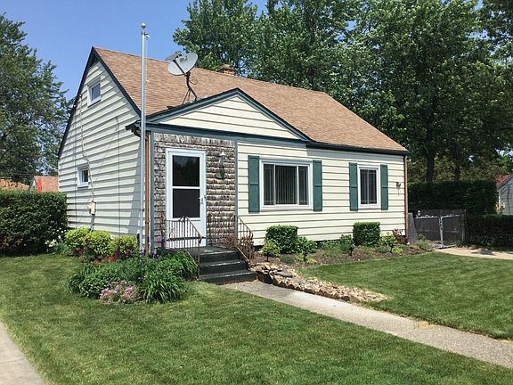 5th image of 42 Riverview Ave
