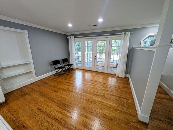 5th image of 524 W Mountain St