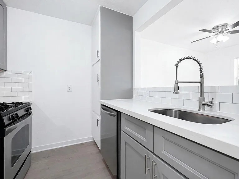 5718 Eskridge St #6 — Photo 3