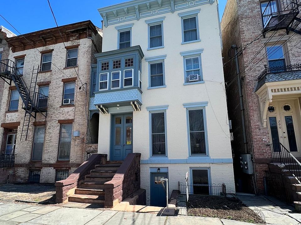 1st image of 202 Grand St