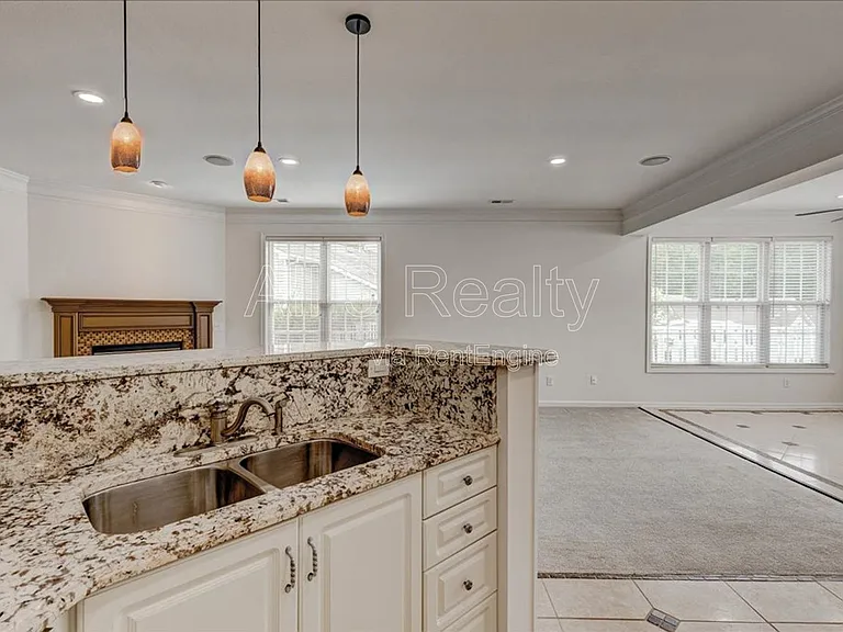 1033 Pinehurst Dr — Photo 37