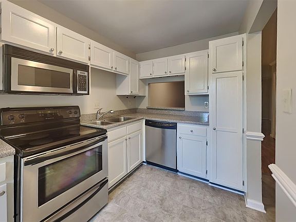 4th image of 8225 Pineville Matthews Rd APT E