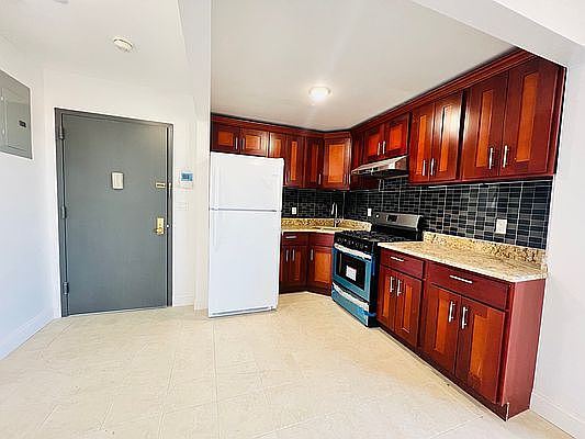 2nd image of 30-63 31st St Penthouse 3