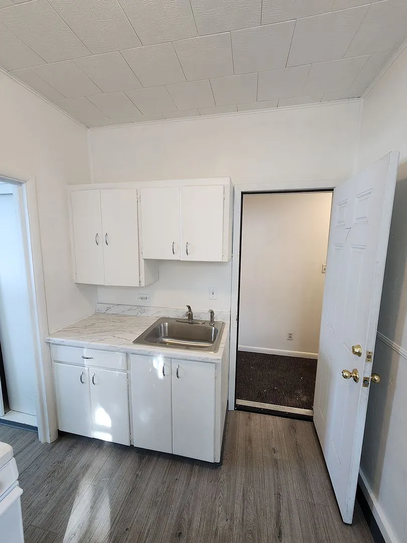 1st Street Apt. — Photo 1