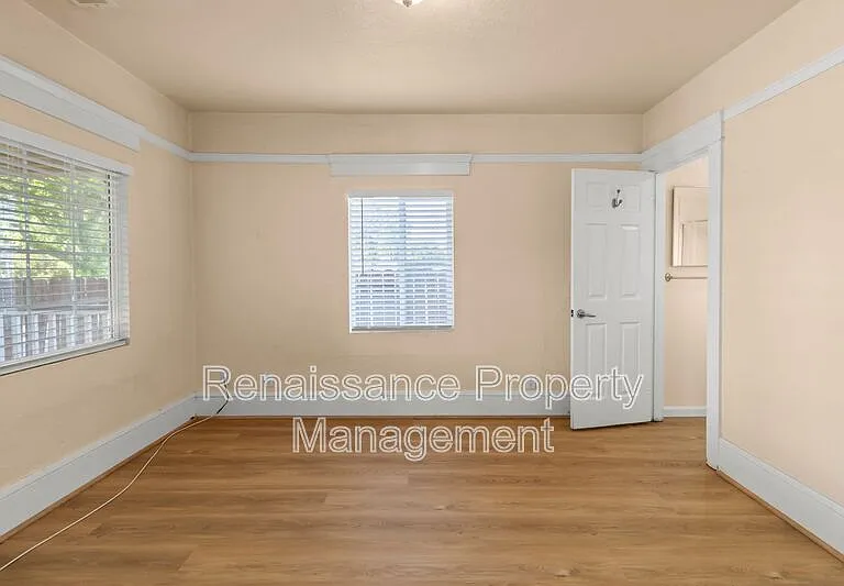 1026 N Windeler Ave #A — Photo 10