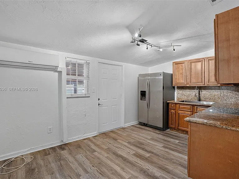 3375 SW 29th Ter #B — Photo 9